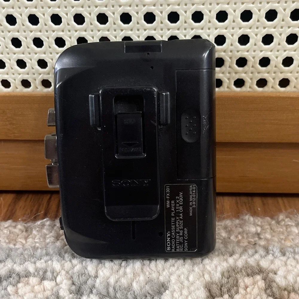 Sony Walkman WM-FX301 Radio AM/FM Cassette Player Tested Works, Fully Functional